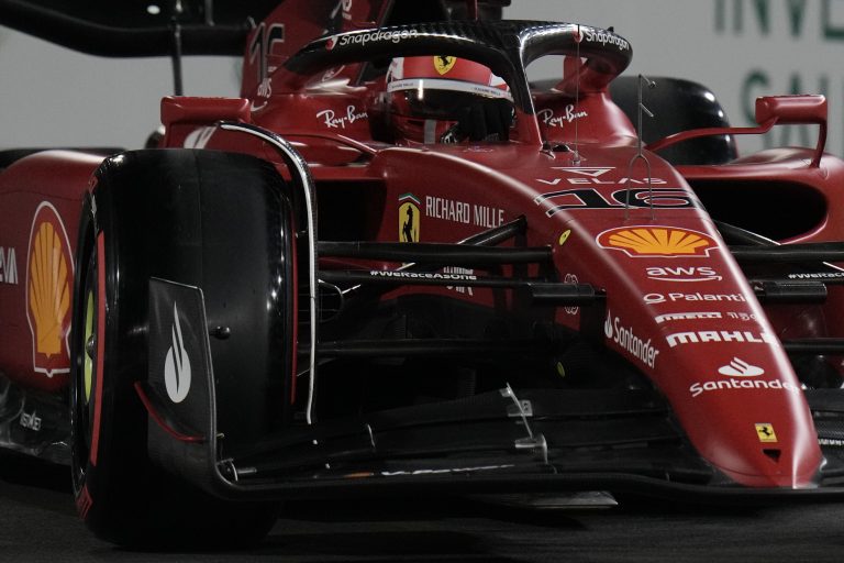 F1 2022: egy őrülten jó ferraris sisakkamerás videó a Szaúd-arábiai Nagydíjról