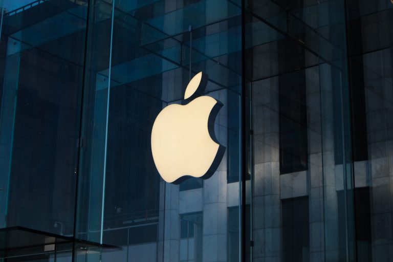 5,5 milliárd eurós perrel néz szembe az Apple