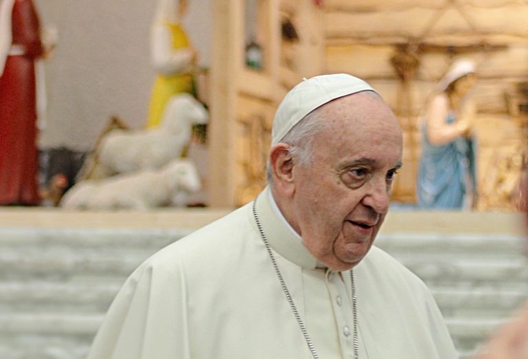 Ferenc pápa visszataszítónak tartja a háborút