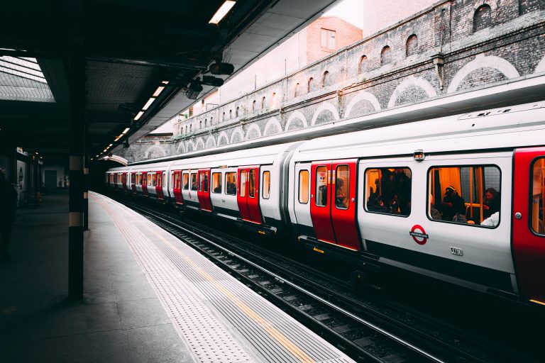 Londoni metrósztrájk: az ingázók második napja szembesülnek az utazási káosszal