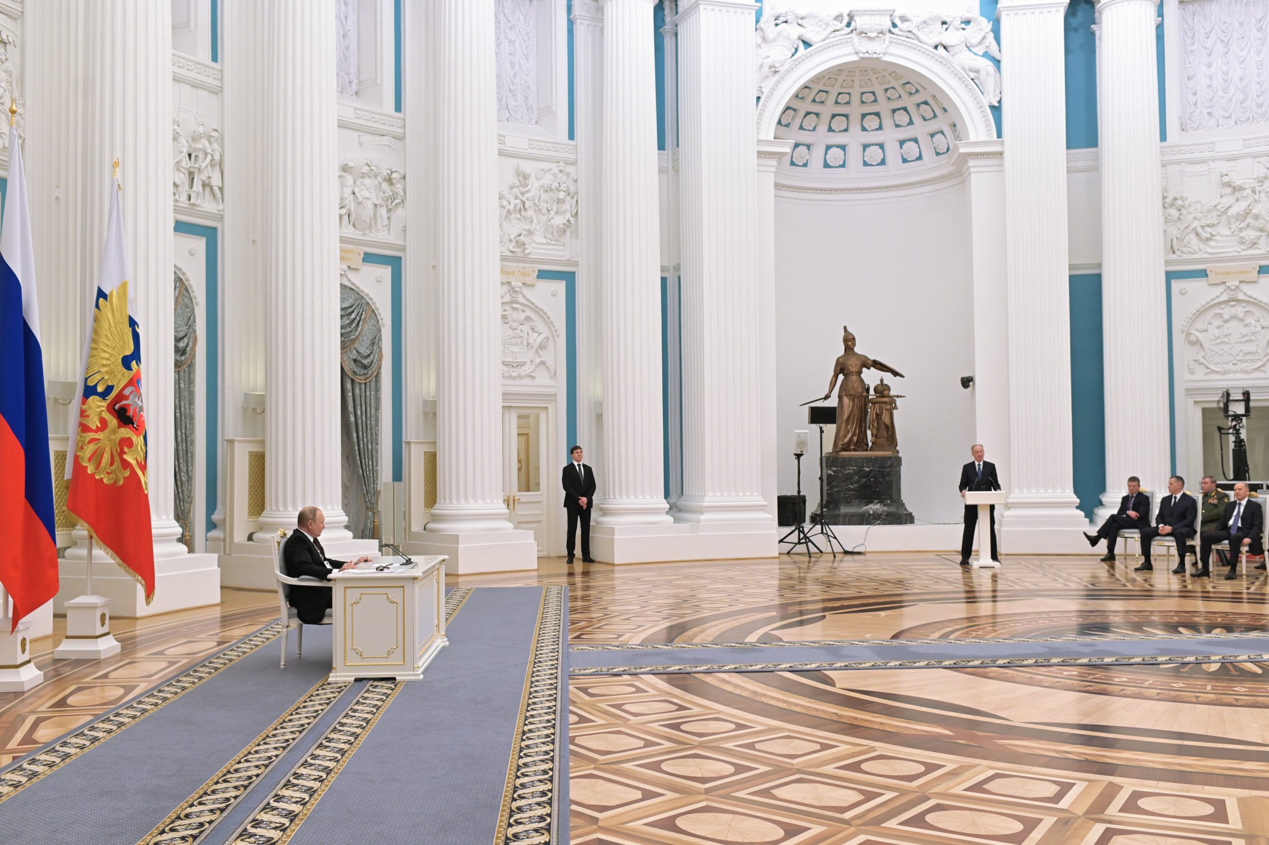 Kreml: Oroszország nem bombázza úgy Ukrajnát, mint az USA anno Jugoszláviát