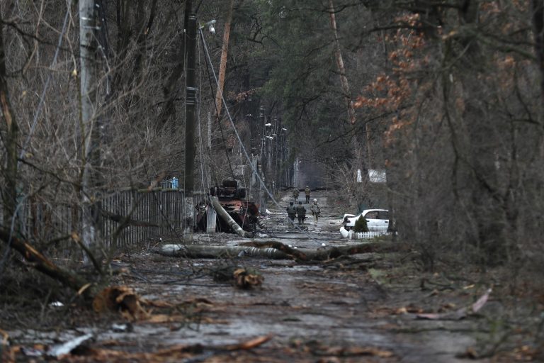 Két ember halt meg egy humanitárius konvoj elleni támadásban Ukrajnában