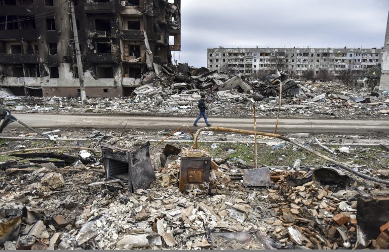 Szexuális bűncselekményekkel, kínzással és holttestek elégetésével vádolják az ukránok az orosz sereget