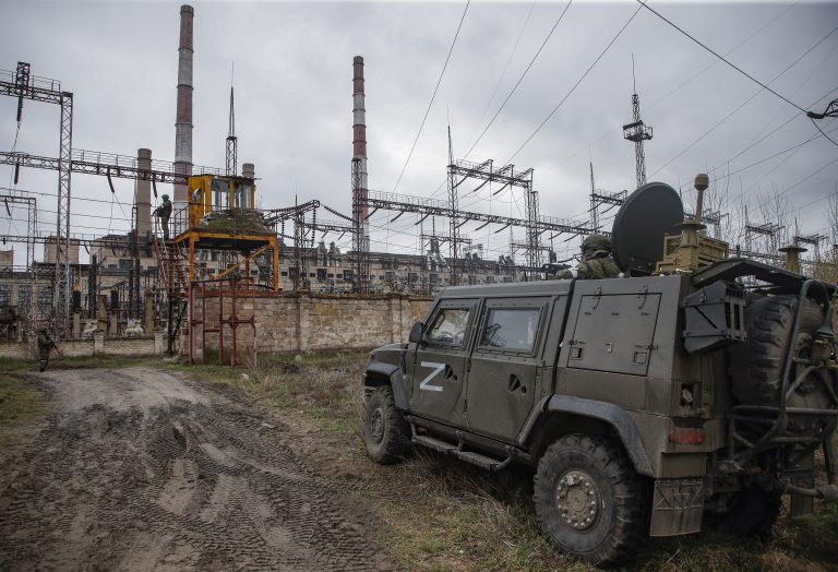 Leromboltak egy hidat az ukránok, miközben áthaladt rajta egy orosz konvoj