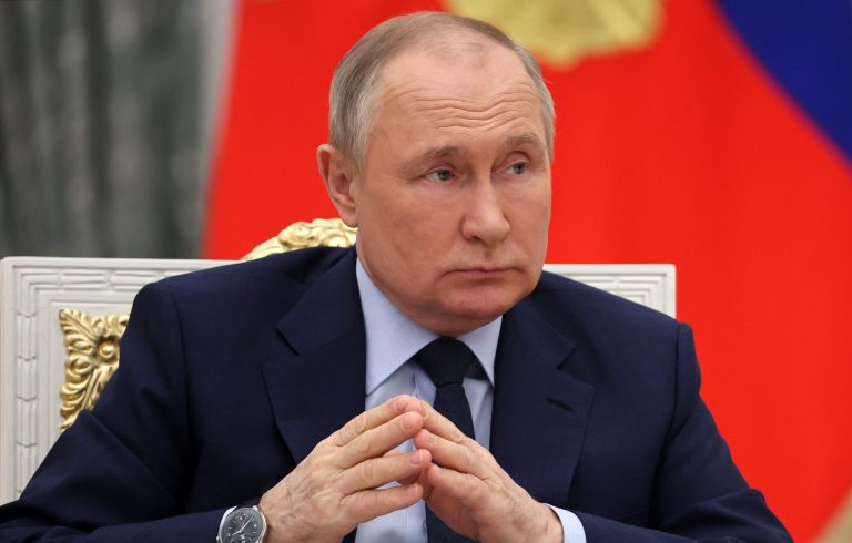 Egyedül Putyin dönthet a még mindig Mariupolban rekedt 100 ezer civil sorsáról