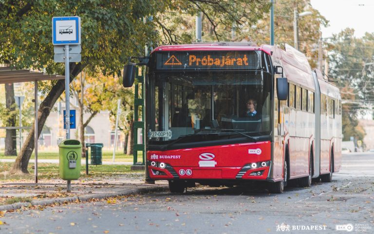 Hősiességéről és bátorságáról adott tanúbizonyságot az a budapesti buszsofőr, aki utasa életéért küzdött