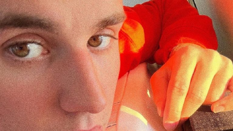 Justin Bieber pink melegítőben jelent meg, imádják a rajongók