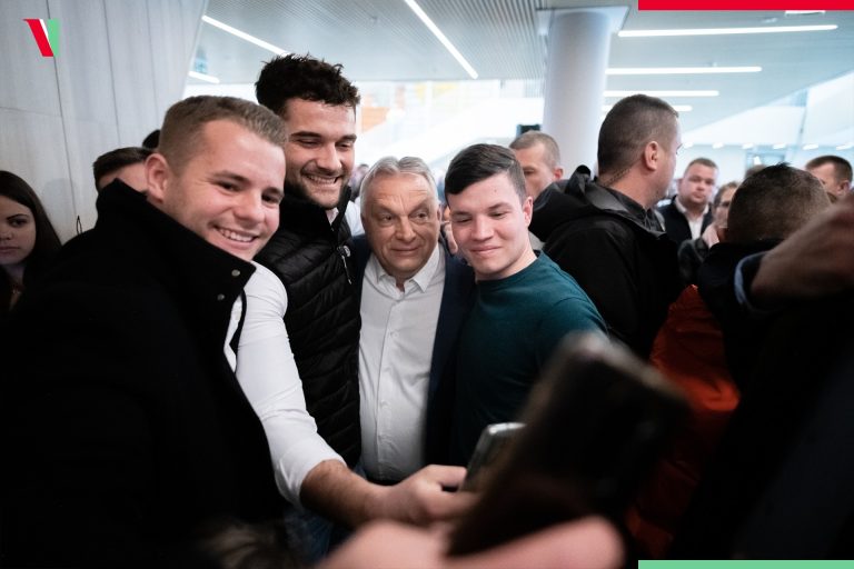 Orbán Viktor frappánsan nyitott vasárnap reggel: „Söpörjük le őket!”