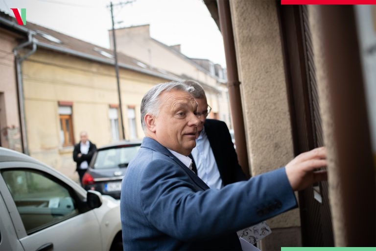 Orbán Viktor eddigi legcsaládiasabb fotója a választások hajrájában