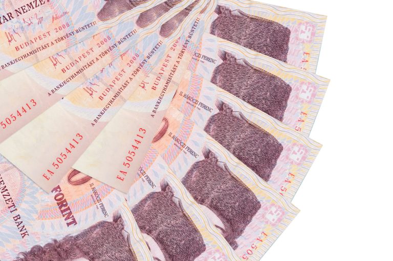 380 forint fölé gyengült a forint az euróval szemben