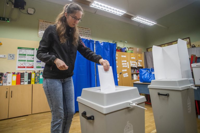 Első részvételi adatok: kevesebben kezdték szavazással a reggelt, mint négy évvel ezelőtt