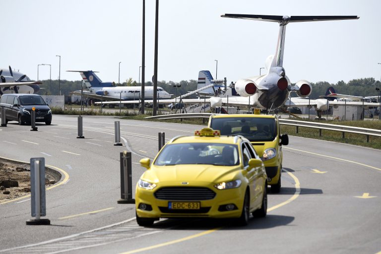 1300 taxi kerül egységes irányítás alá Budapesten