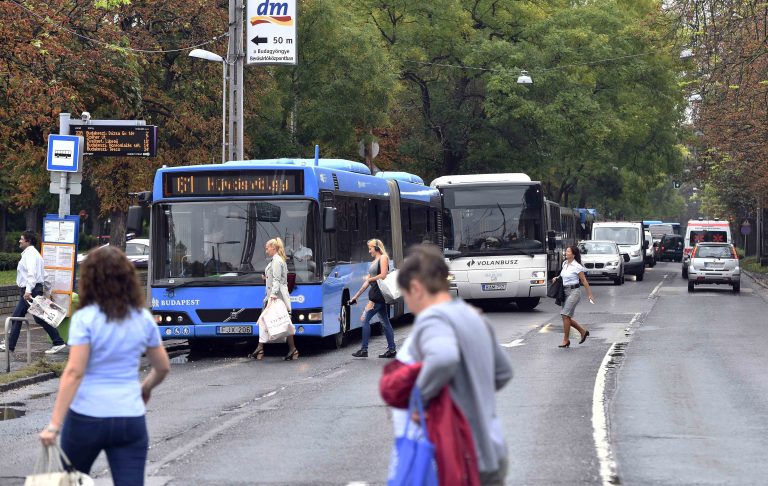 Változik a közlekedési rend a BKV-nál és a Volánbusznál a húsvéti hétvégén