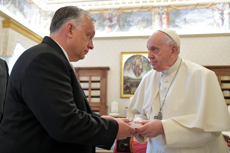 Videós felvételek Orbán Viktor látogatásáról a pápánál