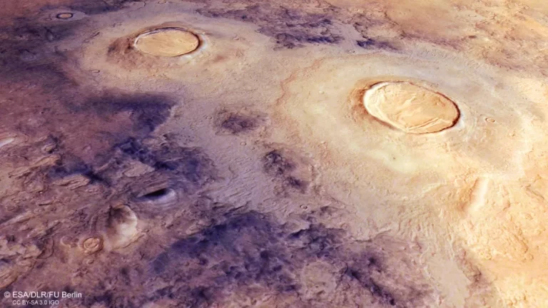 Lenyűgöző fotókon csodálhatjuk meg a Mars fagyos krátereit