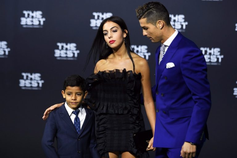 Szörnyű hírt jelentett be Ronaldo és kedvese, elvesztették a kisfiukat