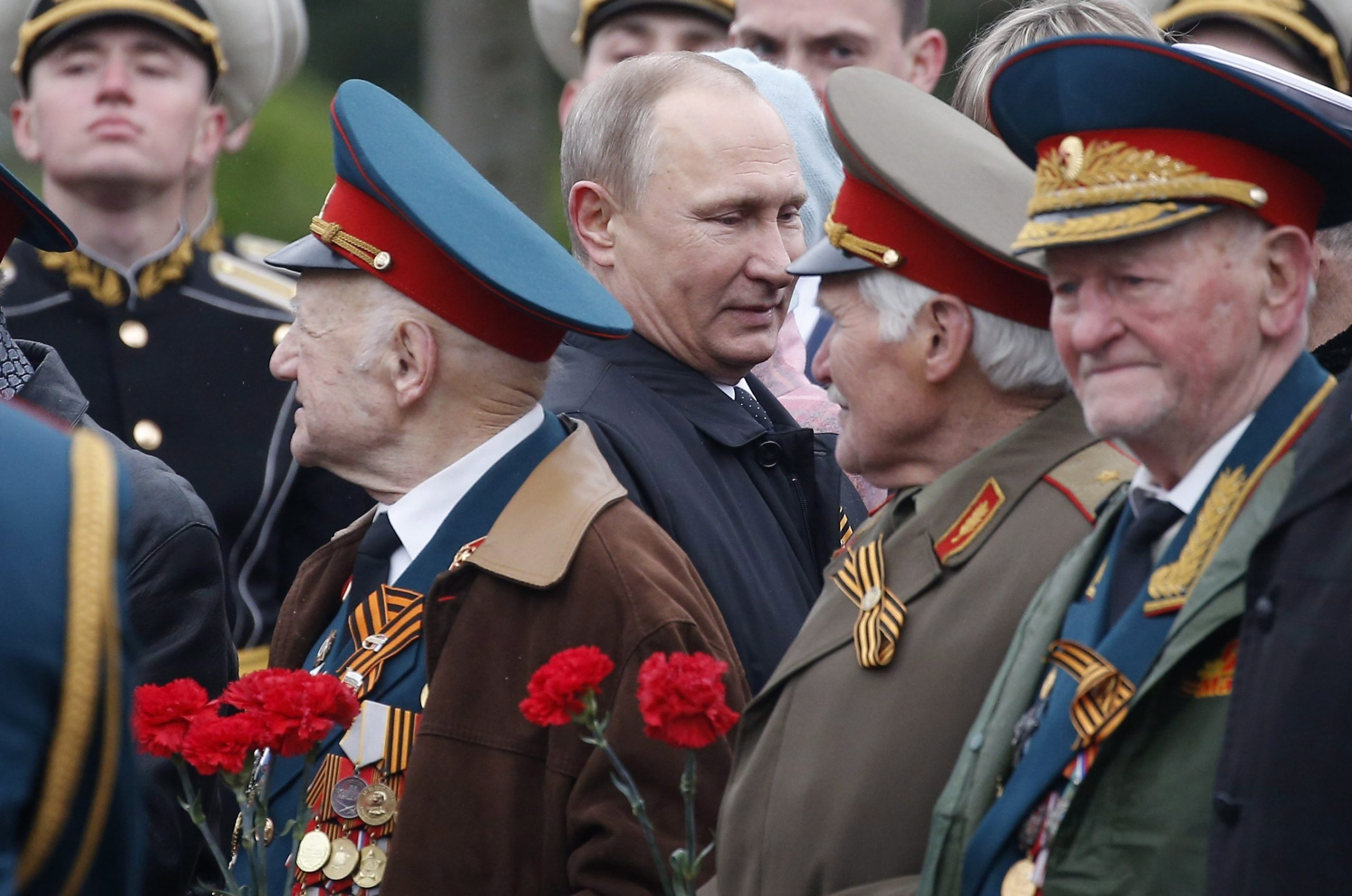 Brit katonai hírszerzés: olyan mértékű az orosz veszteség, hogy évtizedekkel ezelőtt leszerelt nyugdíjas katonákat hívnak be