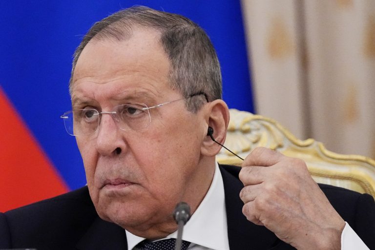 Lavrov: Oroszország a béketárgyalások idejére sem hajlandó a tűzszünetre