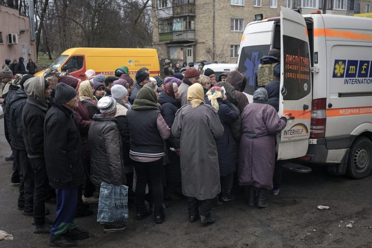 Zelenszkij szerint az oroszok gyerekek szeme láttára erőszakoltak és öltek meg nőket