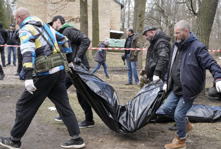 Ukrán ügyészek: 6 kivégzett civil holttestét találtuk meg Kijev mellett