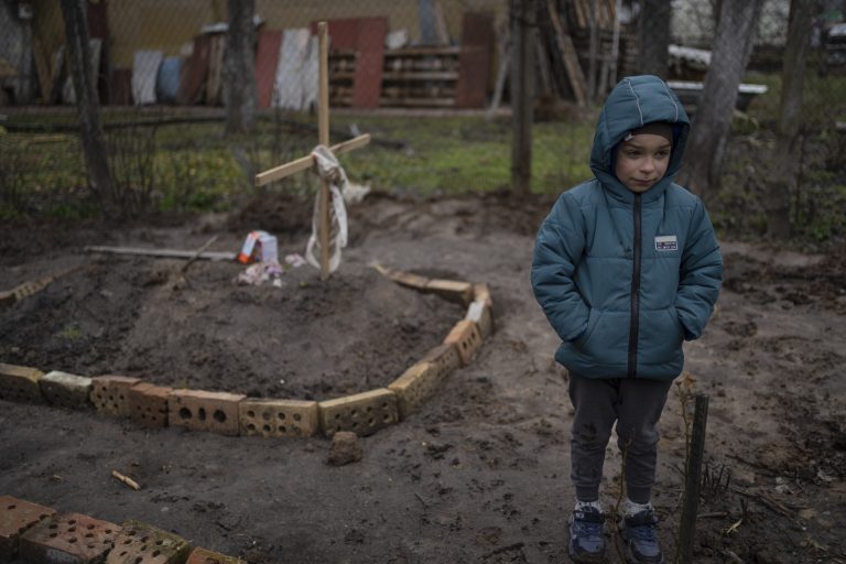 Az elhurcolt ukrán gyermekeket az „illegális örökbefogadás veszélye fenyegeti” Oroszországban