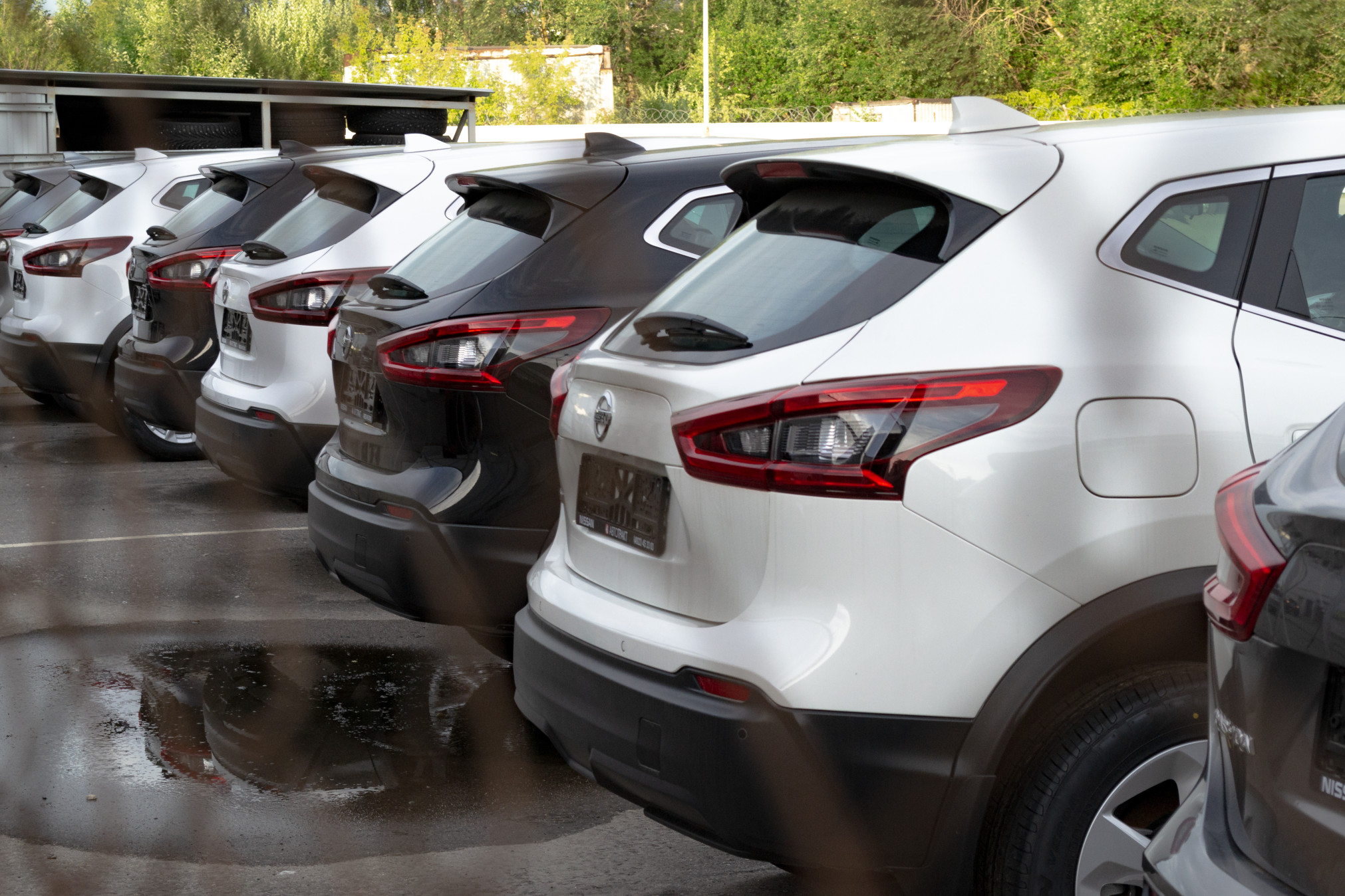 Lelassult az autók forgalomba helyezése Magyarországon