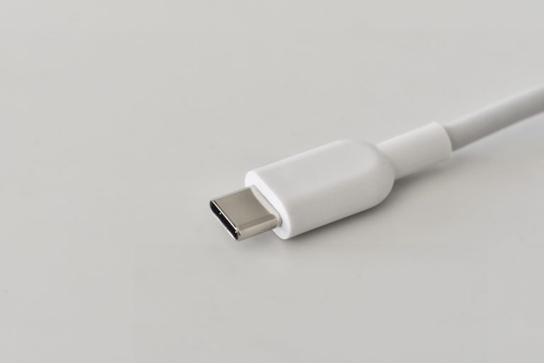 Egy lépéssel közelebb került az EU az univerzális USB-C töltő bevezetéséhez