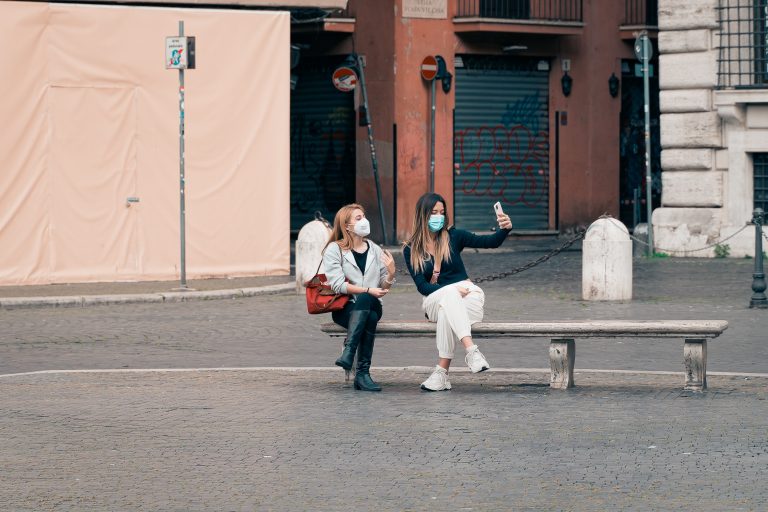 Az olaszok még mindig nem szabadulhatnak a maszkoktól