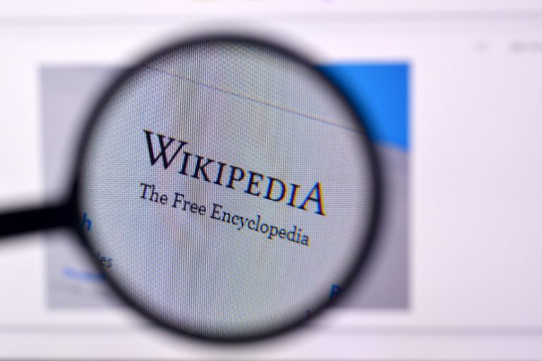 Jelentős pénzbírsággal sújthatja Oroszország a Google-t és a Wikipédiát
