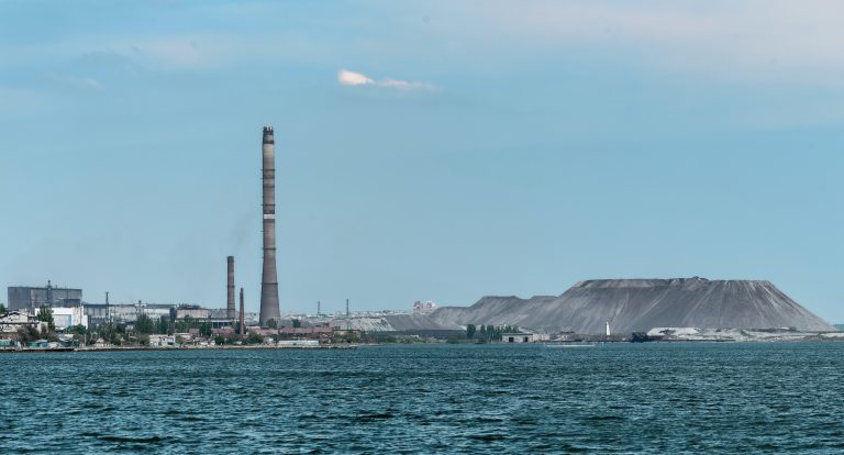 Zelenszkij szerint egy koncentrációs táborra hasonlít, amit az oroszok csinálnak Mariupolban