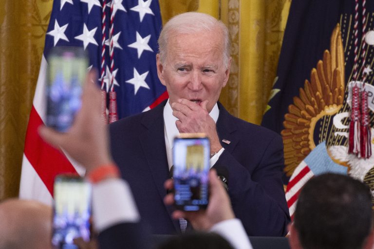 Biden össze-vissza beszélt, dicsérte a magyar védekezést az oroszok ellen