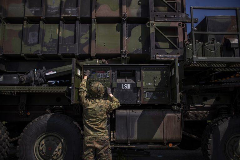 Ezer katonából álló NATO-harccsoportot létesítenek a Brassó megyei Nagysinken