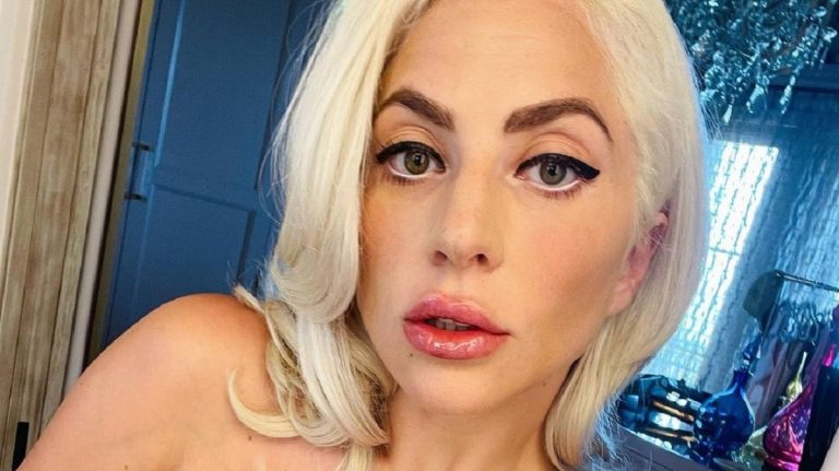 Lady Gaga fenékvillantós fotója: olyan kerek a feneke, mint egy fitneszmodellnek