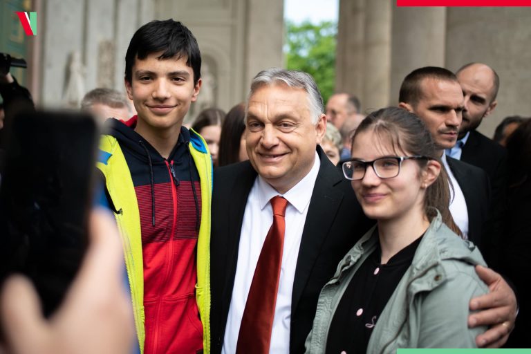 Különleges fotó Orbán Viktorról az érettségijének idejéről, a fiataloknak üzent