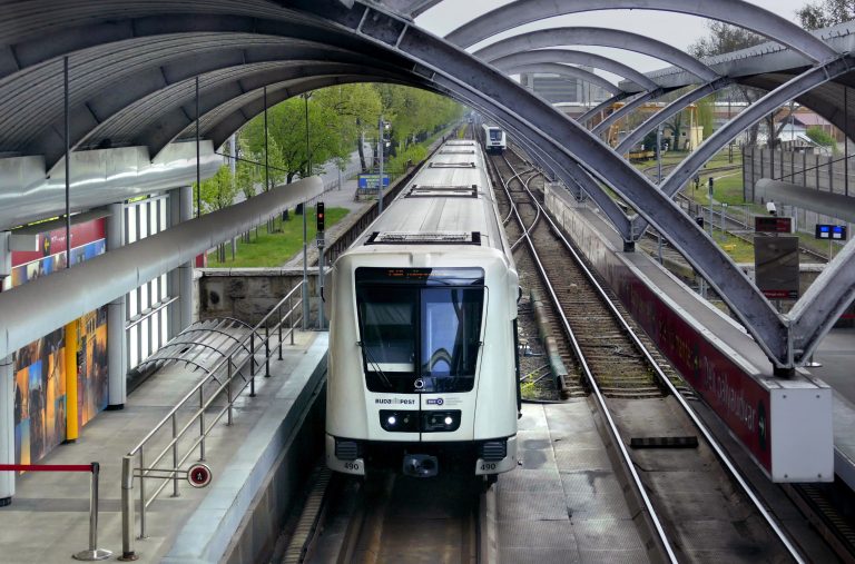 Metróban sétálva akart eljutni a barátnőjéhez a budapesti férfi