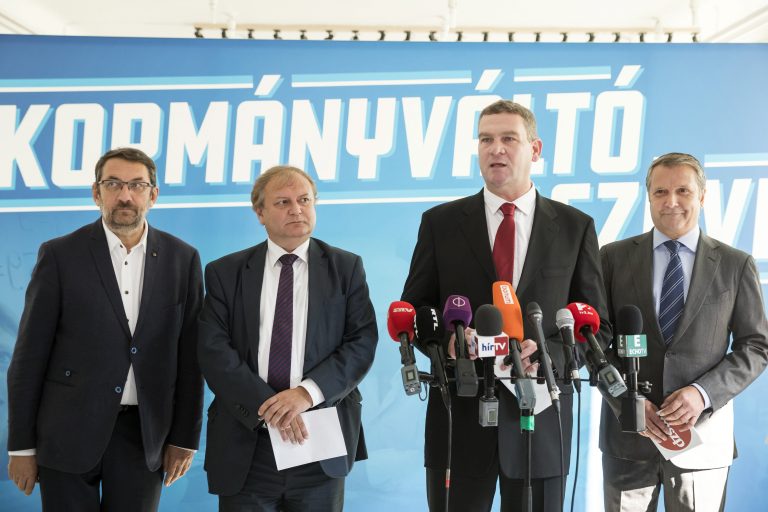 Megválik orvosi praxisától a képviselővé választott DK-s politikus