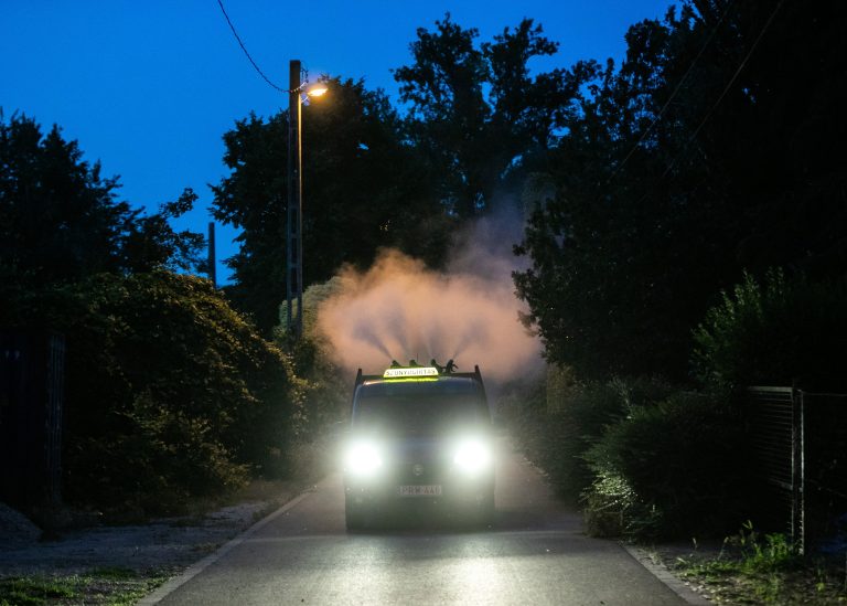Hét megyében, 252 településen folytatódik hétfőtől a szúnyogirtási program