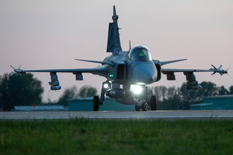 Ismét riasztották a honvédség Gripenjeit, ezúttal egy török utasszállítót ért bombafenyegetés miatt