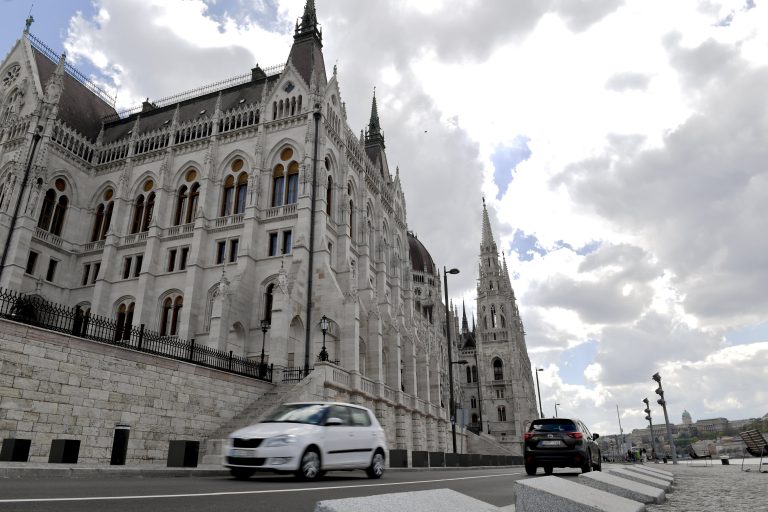 Magyar Autóklub: semmilyen szakmai alapja nincs a rakpart lezárásának