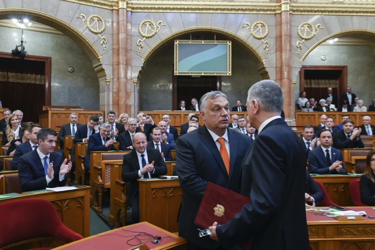 Hivatalos: Orbán Viktort választották meg Magyarország miniszterelnökének