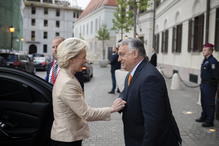 Ursula von der Leyen ismét beszélni akar Orbán Viktorral