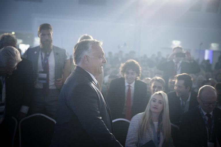 Orbán Viktor születésnapos posztja kedd estére, és nem hátra, hanem előre