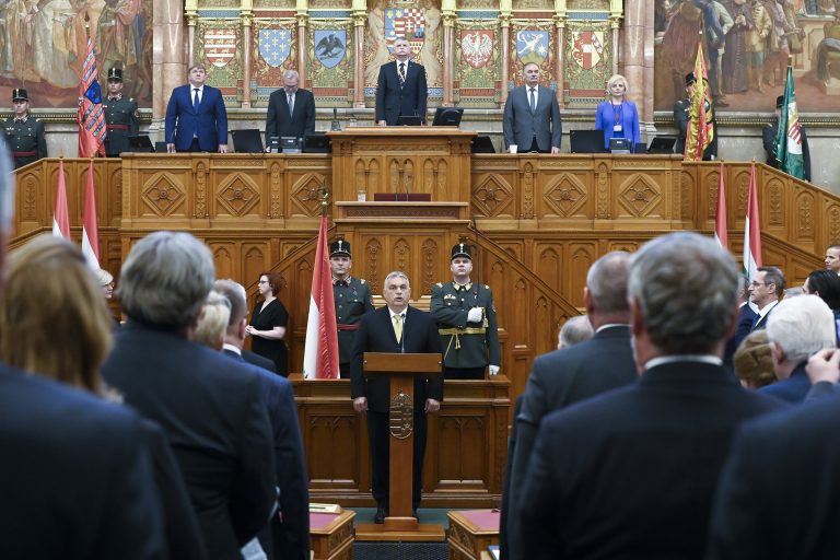 Orbán Viktor: Brüsszel nap mint nap visszaél a hatalmával