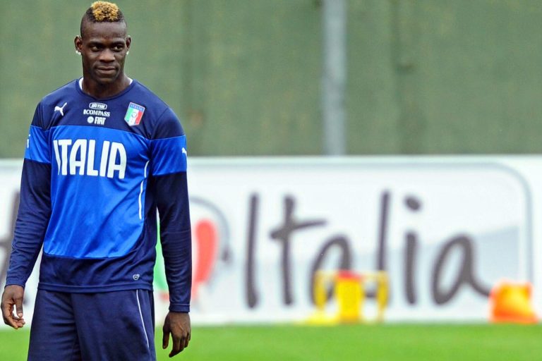 Olyan pimasz gólt lőtt Mario Balotelli, hogy csak fogjuk a fejünket (videó)