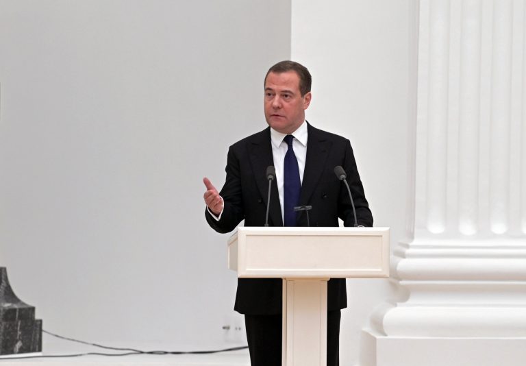 Medvegyev: Zelenszkijnek nincs szüksége semmiféle békeszerződésre