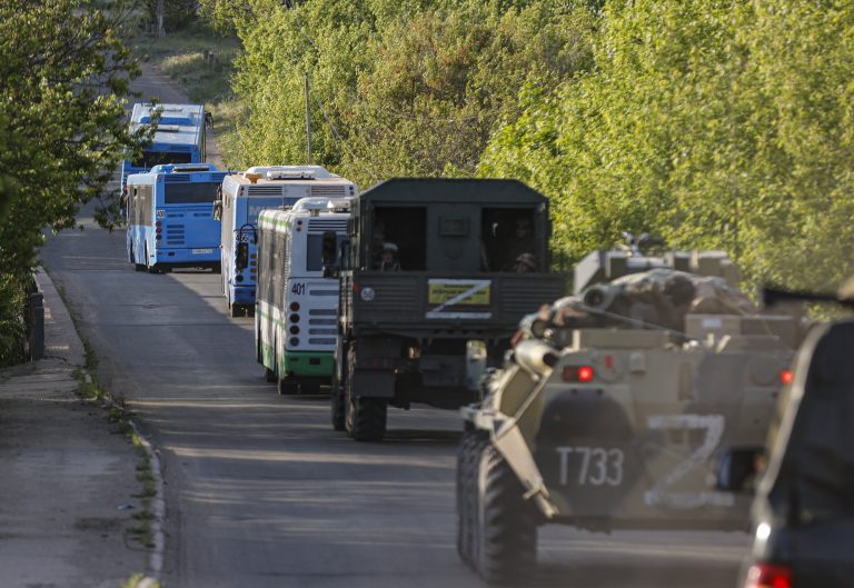 Közel 1 000 katonát evakuáltak az oroszok Azovsztalból, köztük nőket is