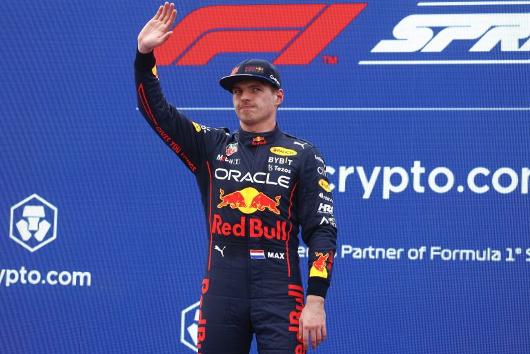 Verstappen megmutatta, milyen sisakkal versenyez az F1-es Miami Nagydíjon