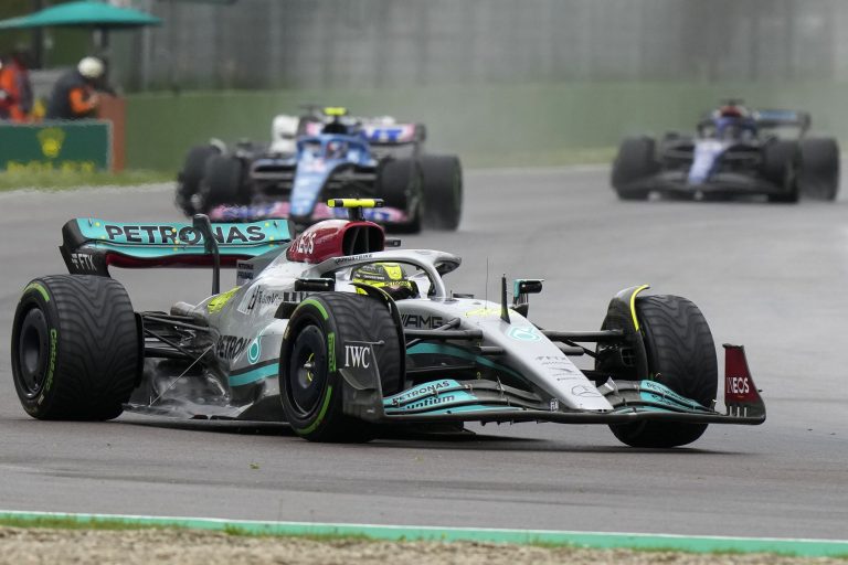 Lewis Hamilton full-full trendi megjelenése Miamiban