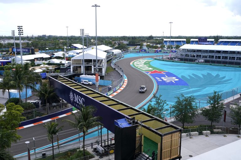 Miami Nagydíj: ráz a hideg, annyira menő Fernando Alonso új F1-es sisakfestése