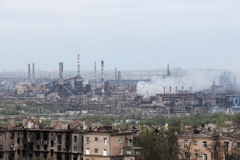 Zelenszkij: Mariupol teljesen elpusztult